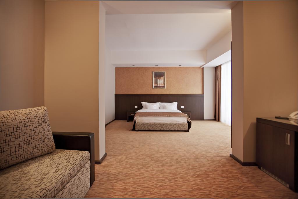 Hotel Clermont Covasna Exterior foto